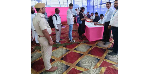 लखीसराय में पोस्टल बैलेट मतदान शुरू, चुनाव ड्यूटी पर तैनात कर्मियों ने किया उत्साहपूर्वक मतदान